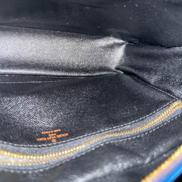 💎 Louis Vuitton Blue EPI Trocadero Crossbody 💎 - Picture 5 of 16